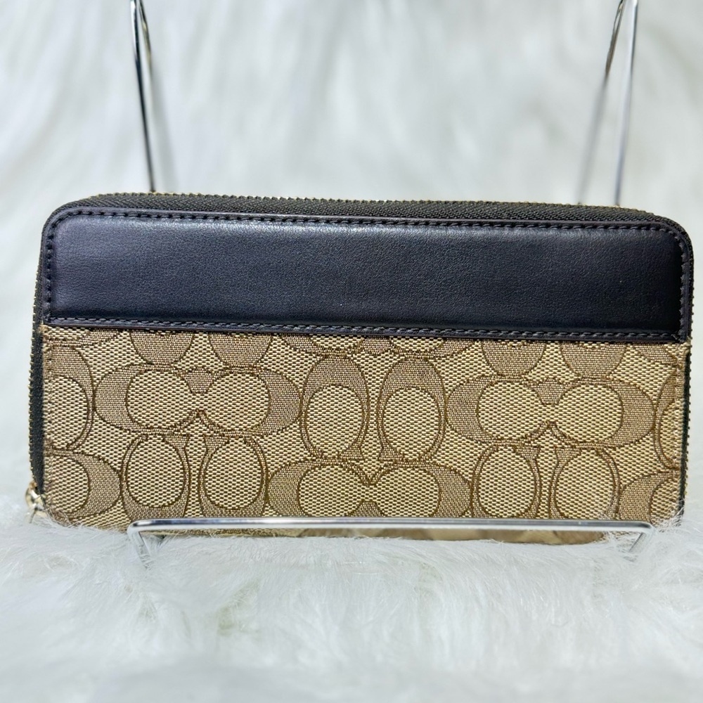 Coach Black and Tan Signature Wallet - Picture 4 of 8